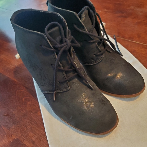 Shoes - Picture 3 of 3